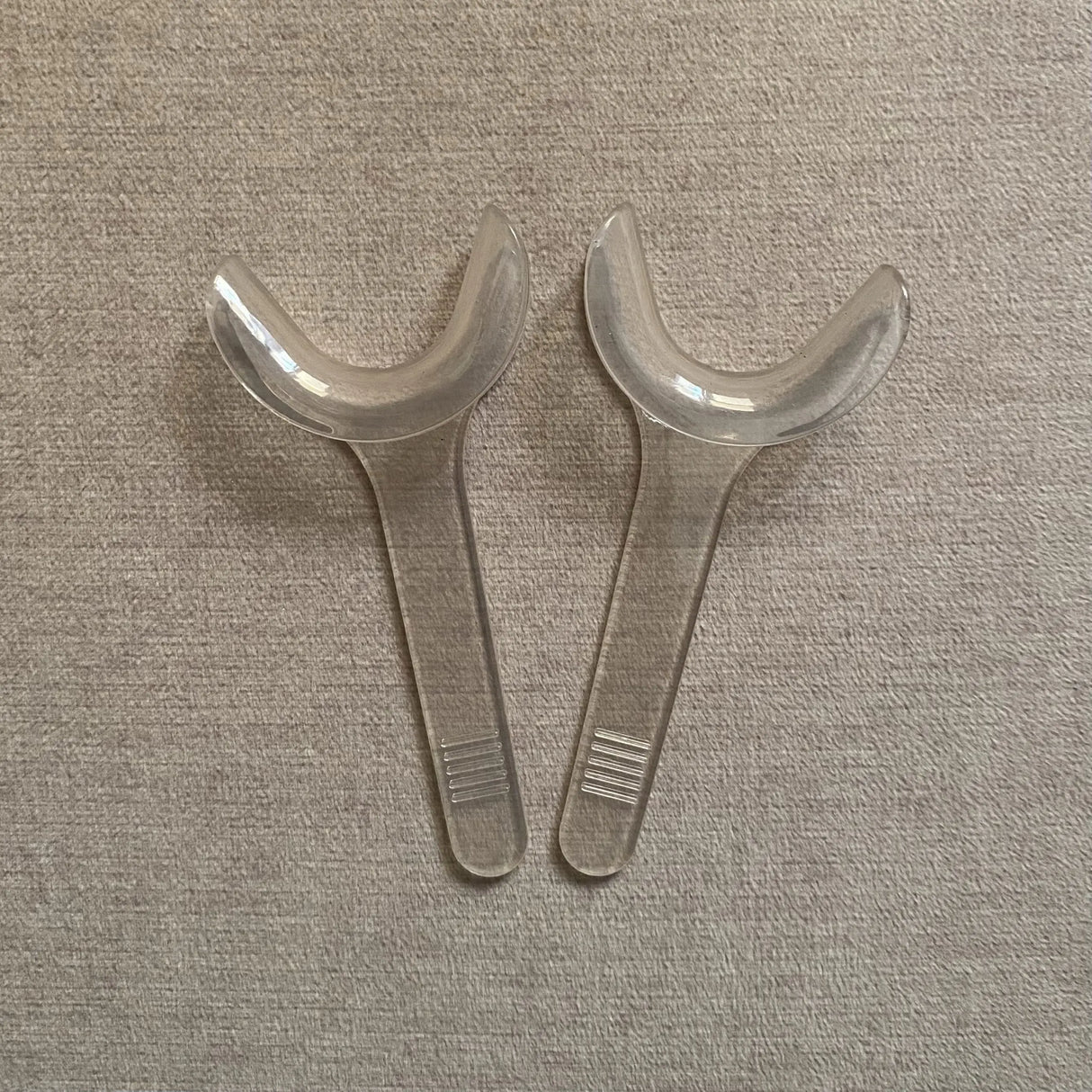 Cheek Retractor – C Shape (Transparent)2pcs