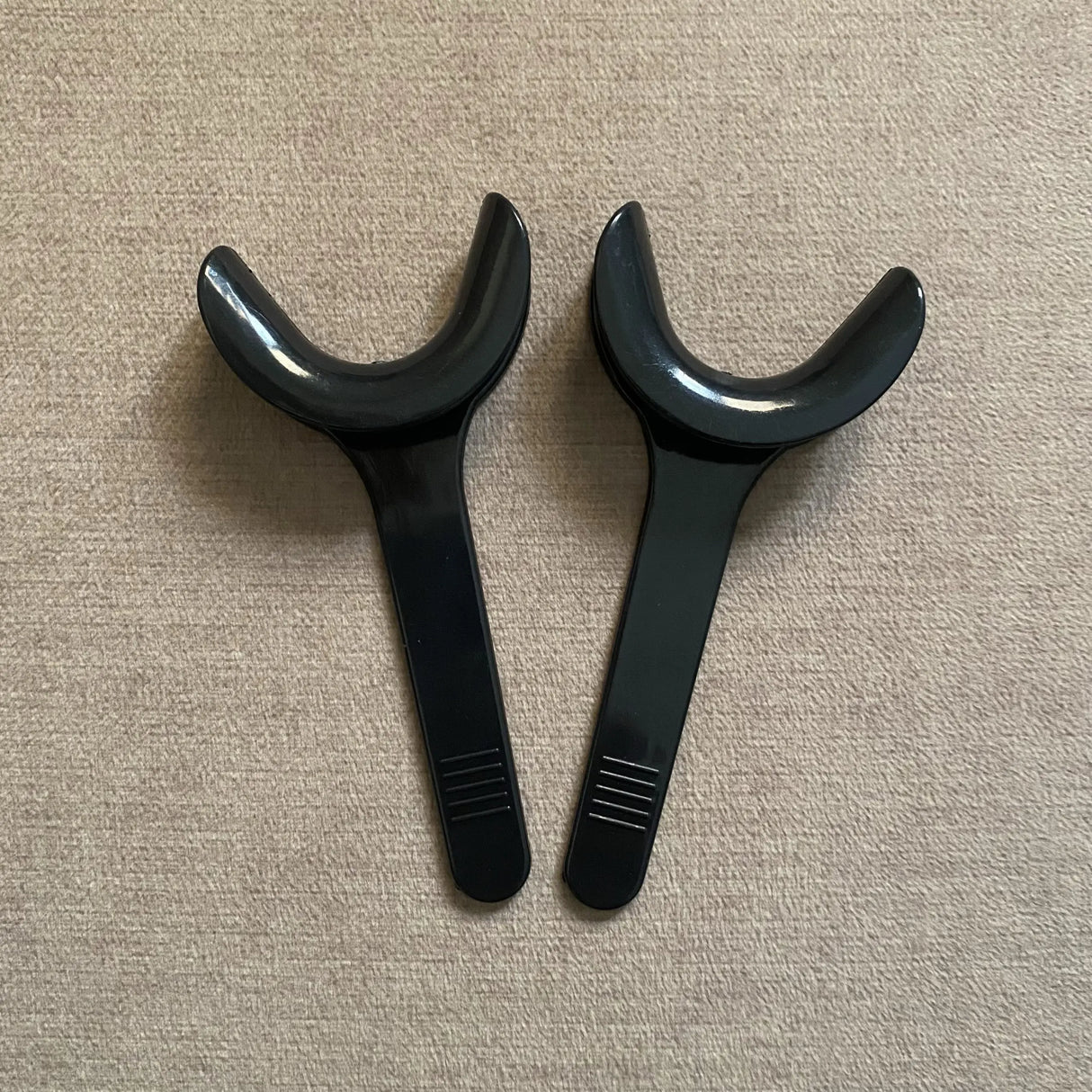 Cheek Retractor – C Shape Black-2pcs